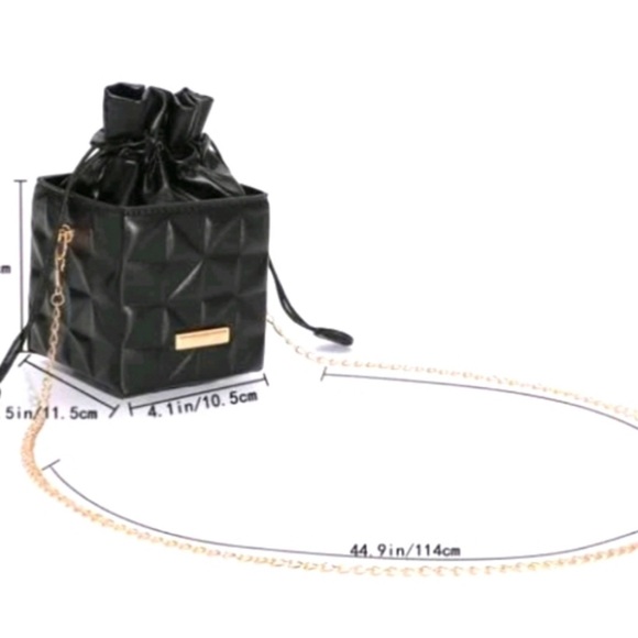 Black Mini Geometric Patterned Crossbody Box Bag With Gold Chain NWOT - Picture 4 of 8